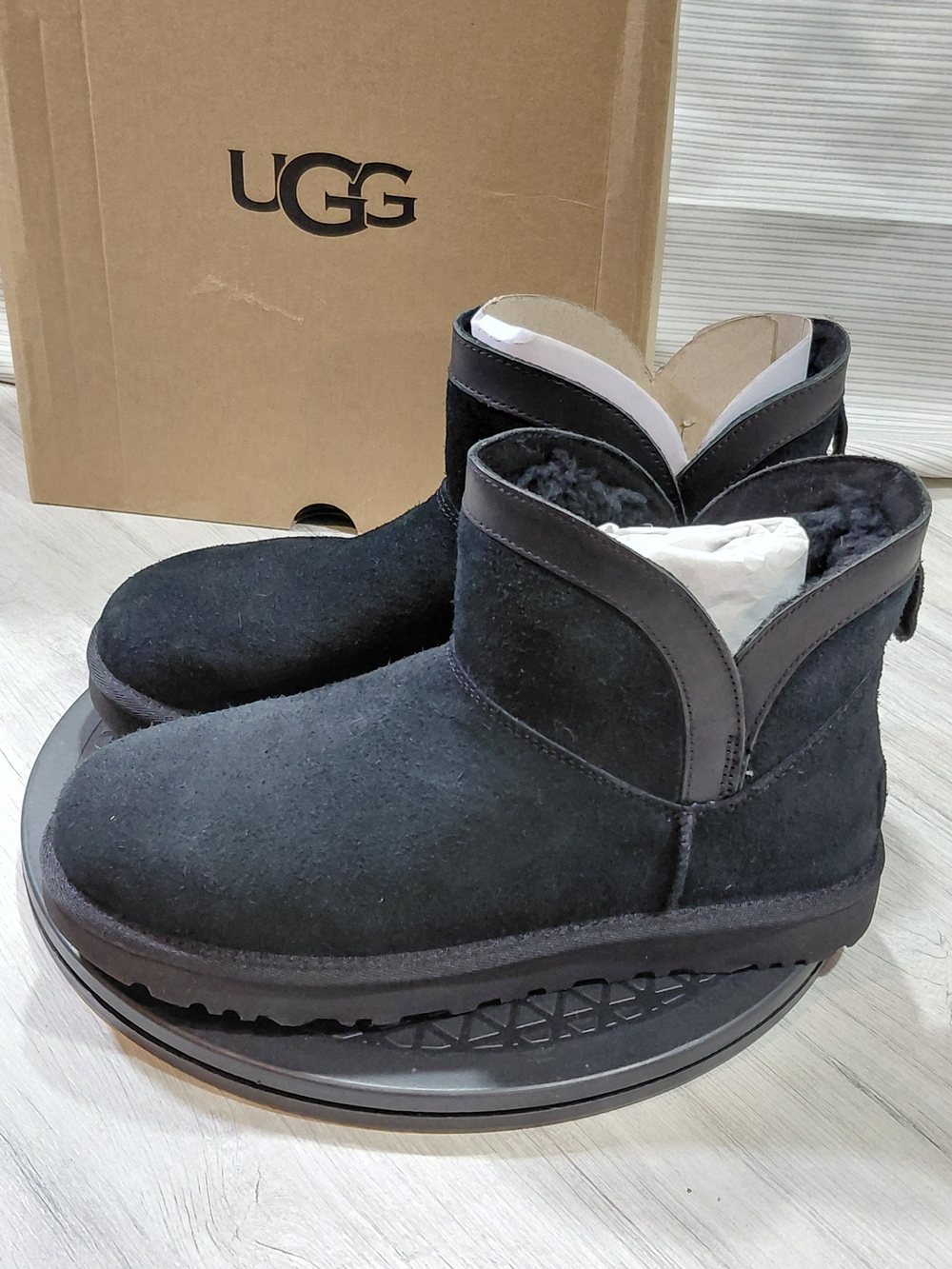 UGG Womens Classic Mini Lunara Black Suede Short Booties SIZE 8
